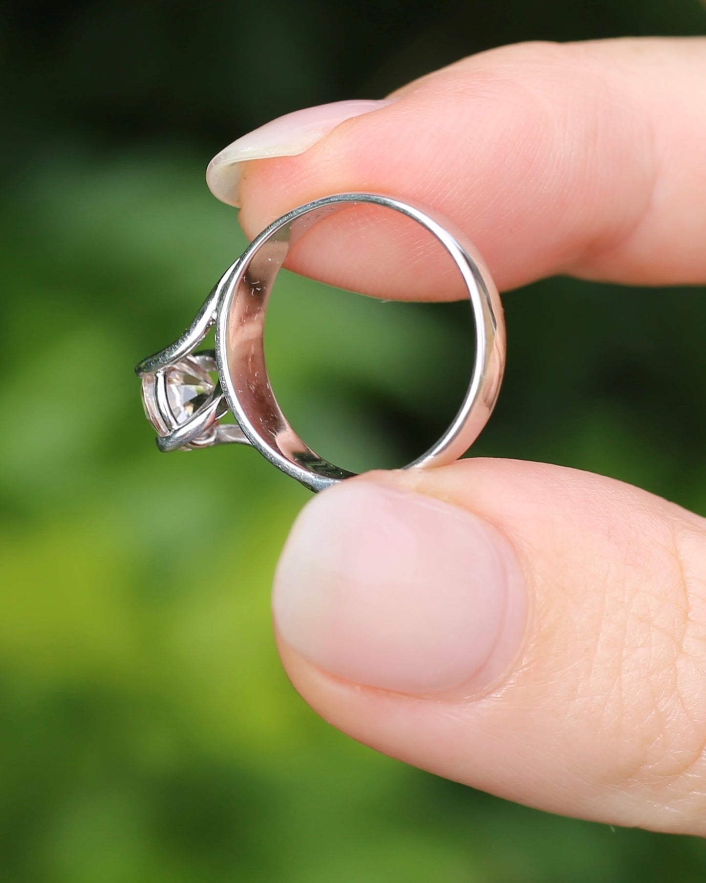 Circa 1970s 1.57ct White Pink Australian Zircon Ring, 9ct White Gold, size N or 6.75, 3.44g