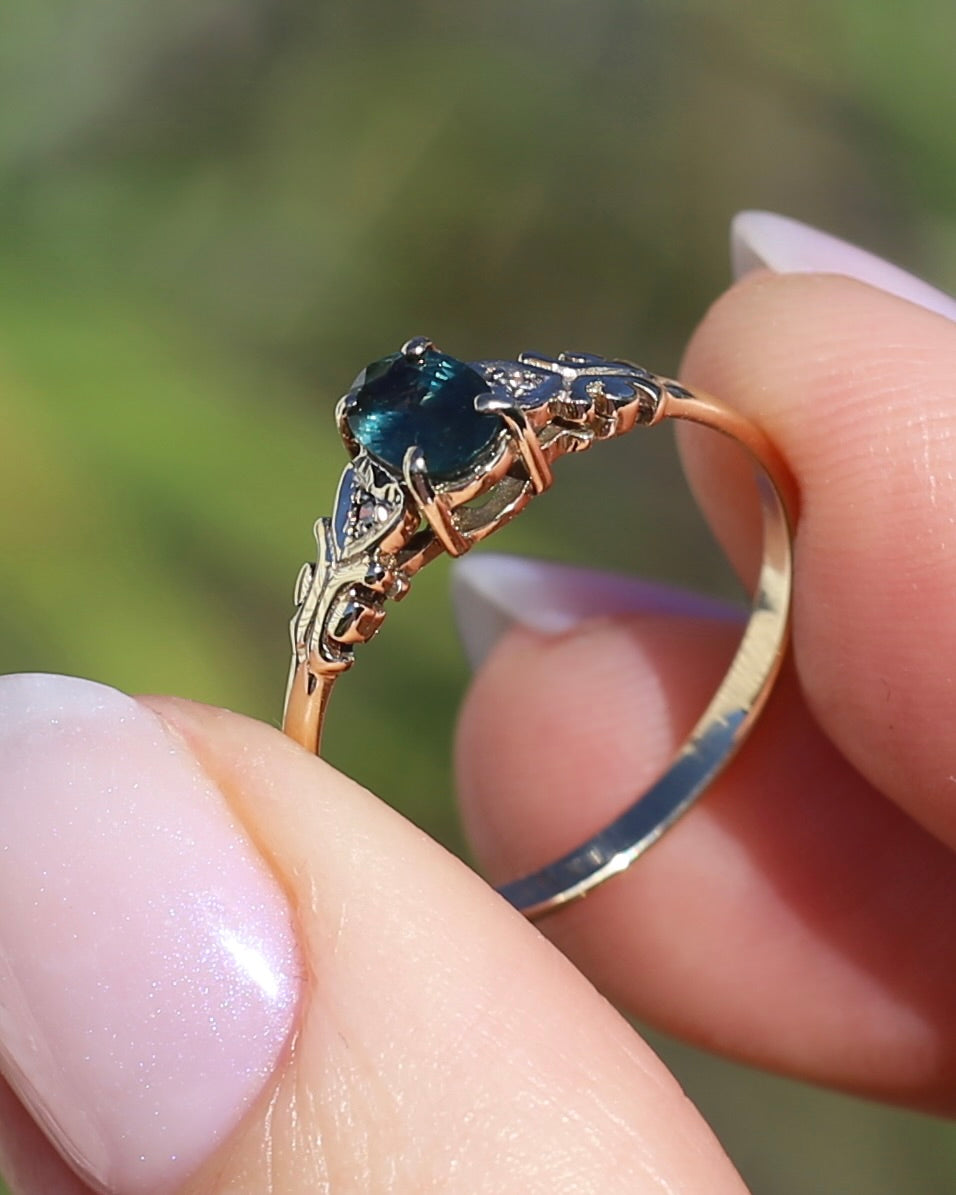 0.5ct Natural Green Parti Sapphire with Diamond Set Heart & Leaf Shoulders, 9ct Yellow Gold, size O1/2 or 7.5, 1.44g