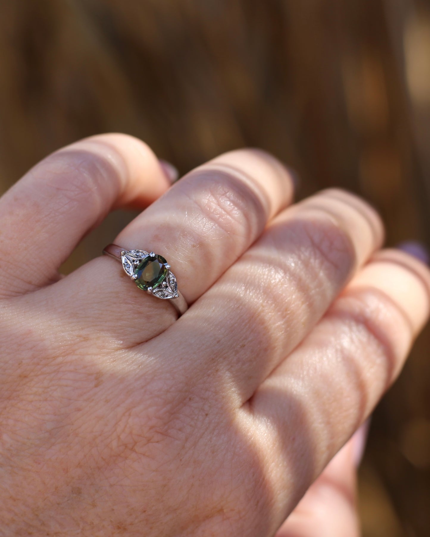 0.8ct Parti Sapphire and Single Cut Diamond Ring, 9ct White Gold, size N or just over 6.5, 2.00g