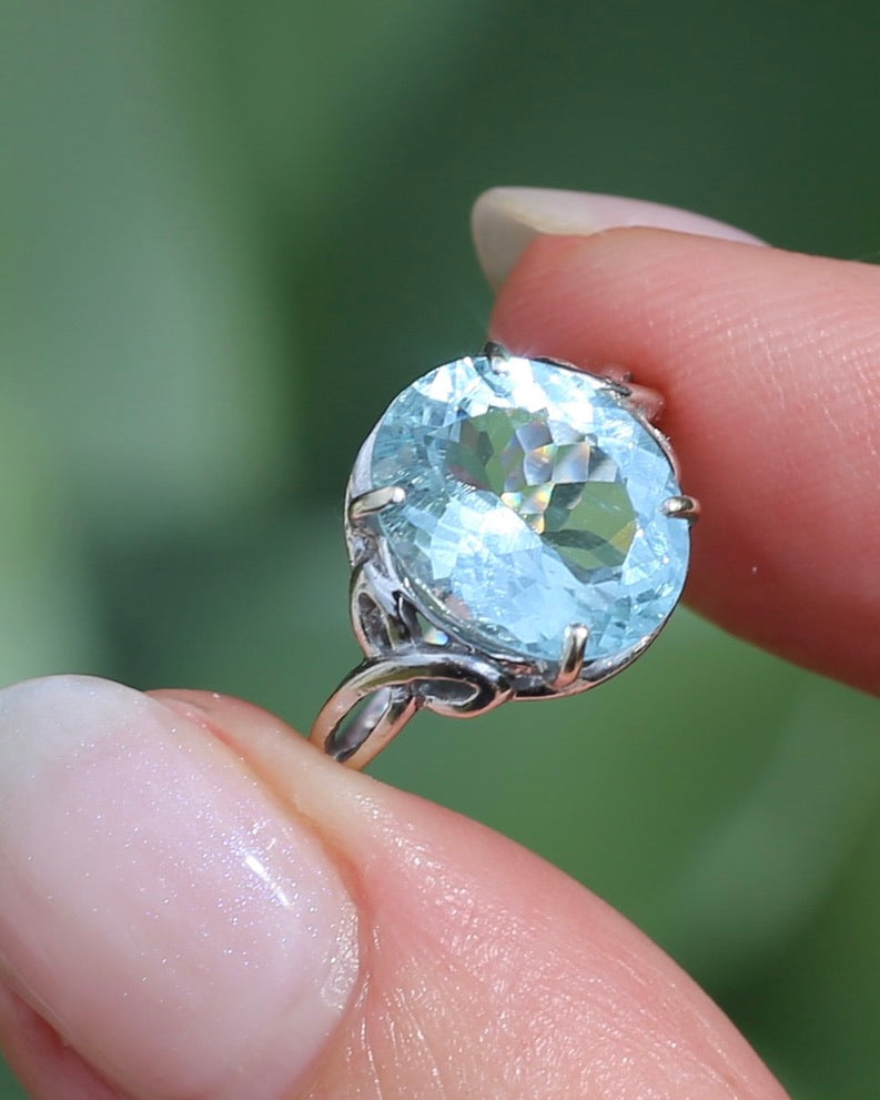 3.2ct Oval Natural Aquamarine in Celtic Inspired 18ct White Gold Ring, size L1/2 or 6, 3.11g