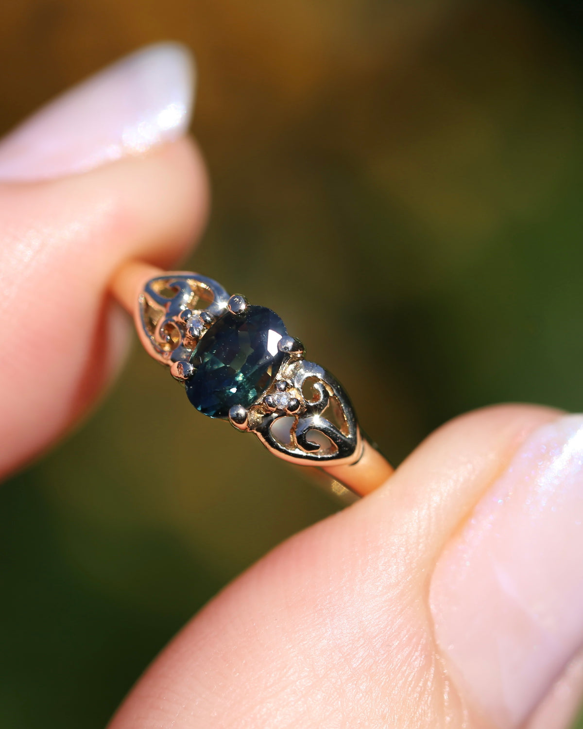 0.75ct Natural Teal Green Parti Sapphire with tiny Diamond Set Swirl Shoulders, 9ct Yellow Gold, size M1/2  or  just under 6.5, 1.44g
