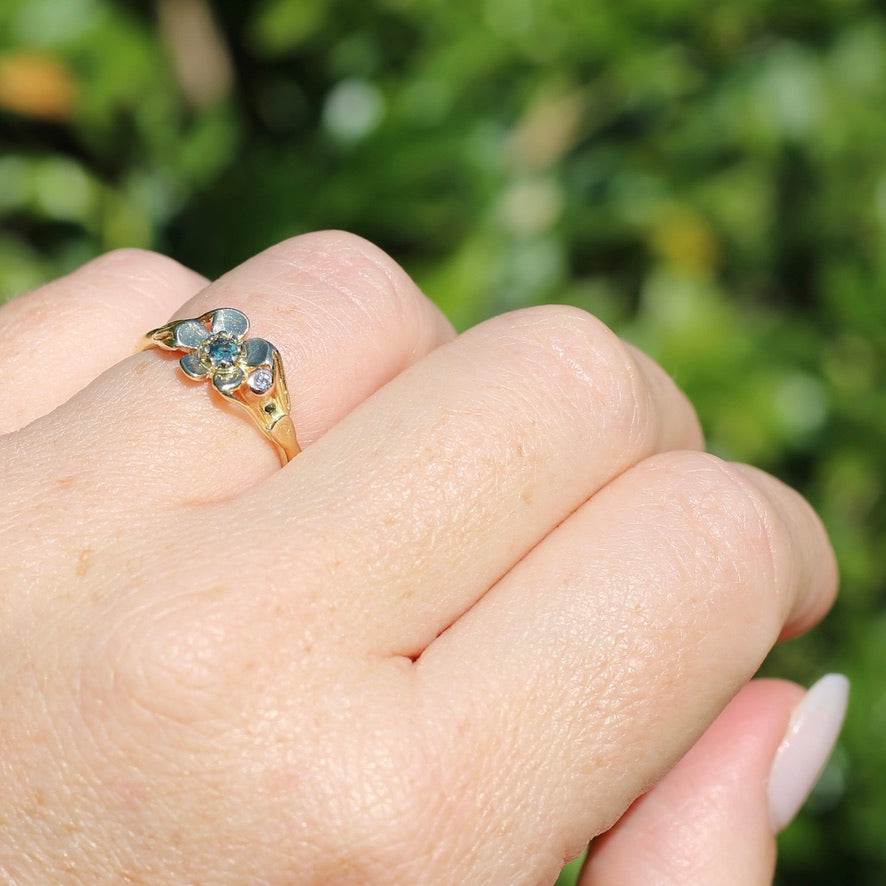 Unique Parti Sapphire and Diamond Flower Ring, 18ct Yellow Gold, size N or just over 6.5