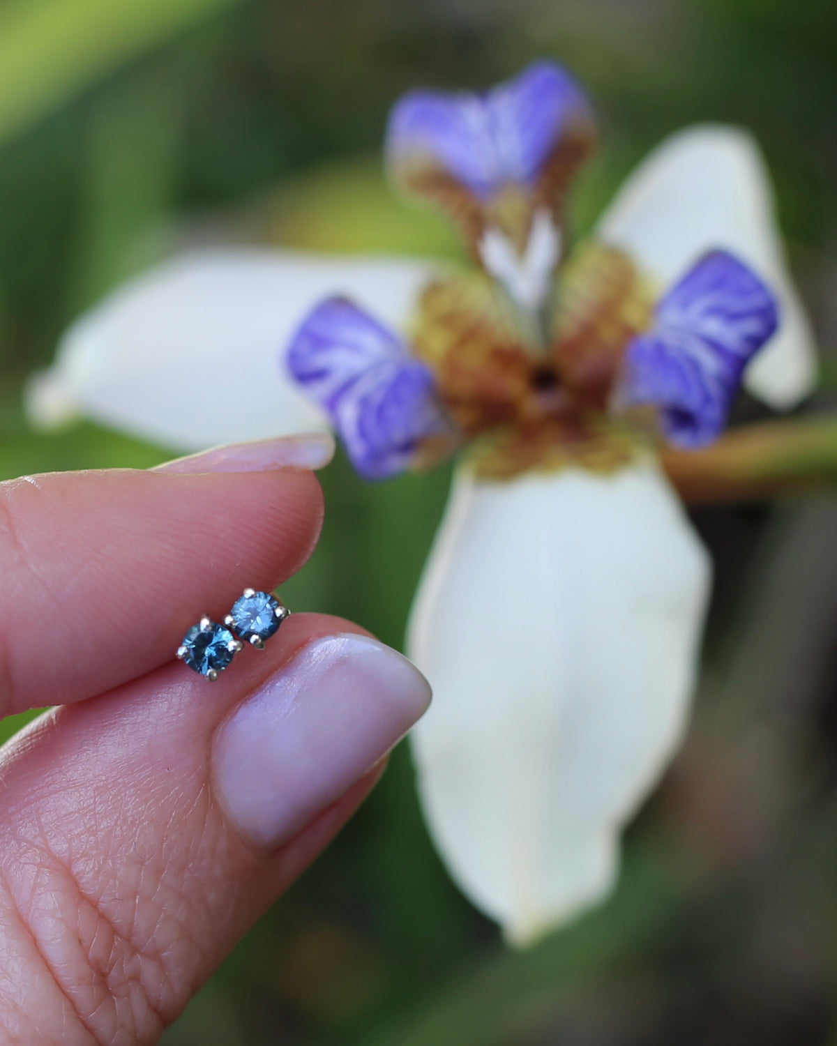 3.4mm 0.35ct combined Vibrant Blue Natural Spinel Studs, 9ct Yellow Gold, 0.64g