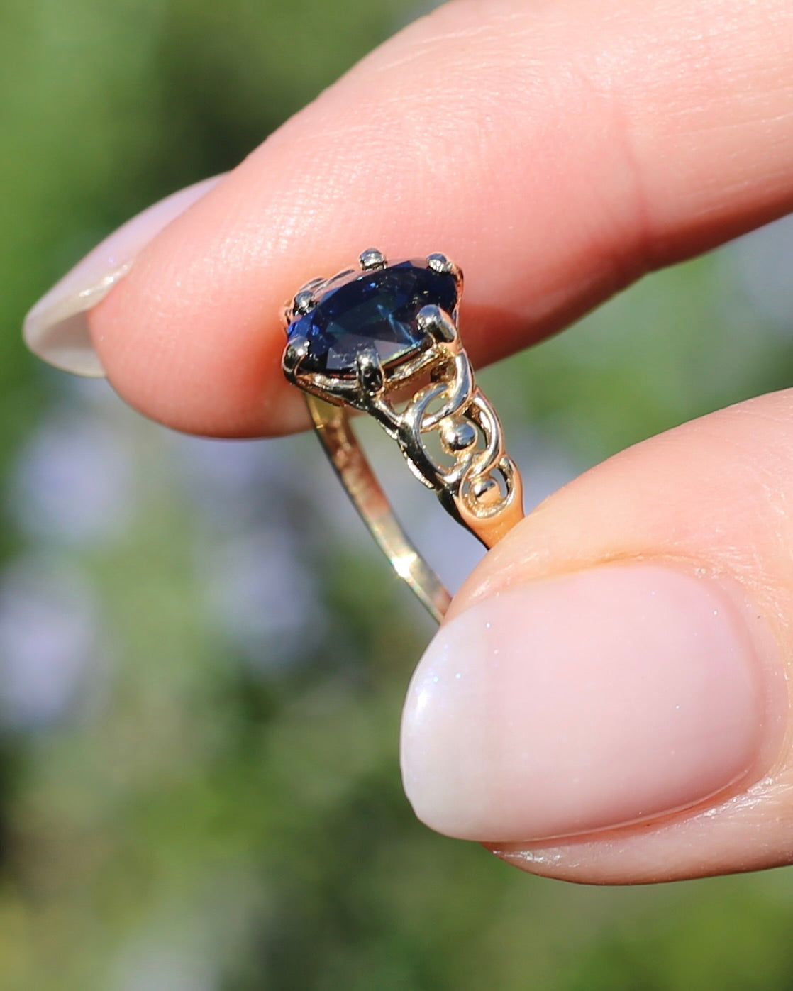 1.5ct Natural Australian Sapphire in 6 Claw Set Ring with Rope Detail Shoulders, 9ct Yellow Gold, size 8 or Q, 1.79g