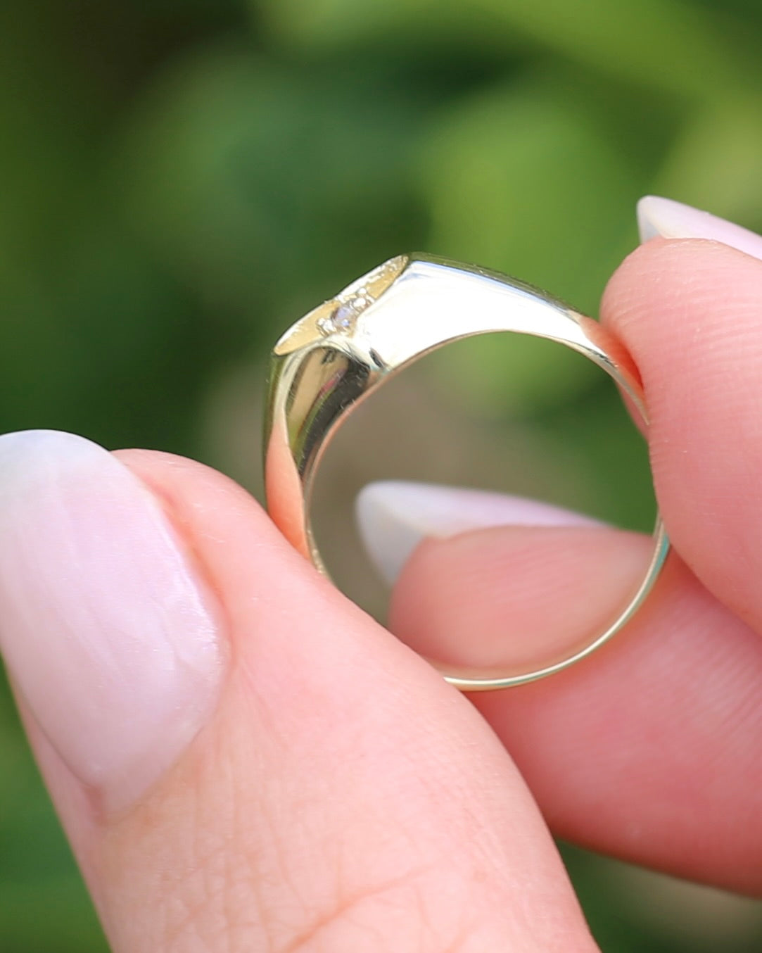 ON HOLD 1979 London Made Old Cut Diamond Heart Signet Ring, 9ct Yellow Gold, size J1/2 or 5, 2.48g