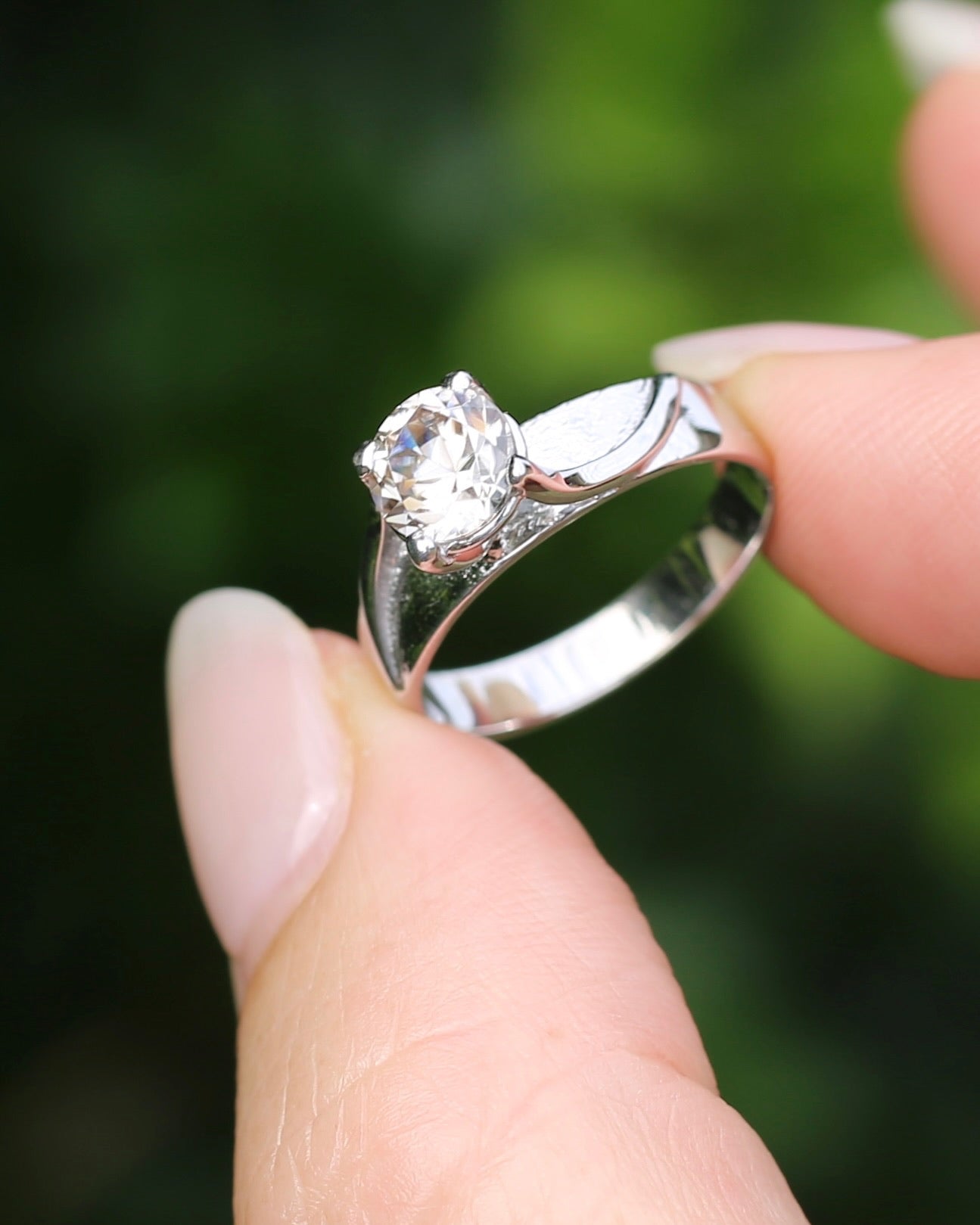 Circa 1970s 1.57ct White Pink Australian Zircon Ring, 9ct White Gold, size N or 6.75, 3.44g