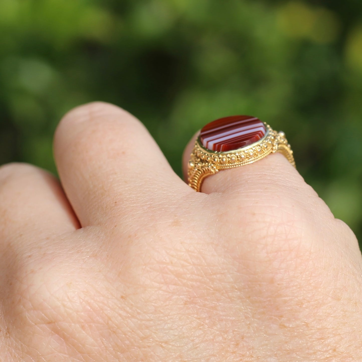 Mid Century Banded Agate in the Elaborate Scroll Detailed Floral Ring, 14ct Yellow Gold, size K1/2 or just under 5.5