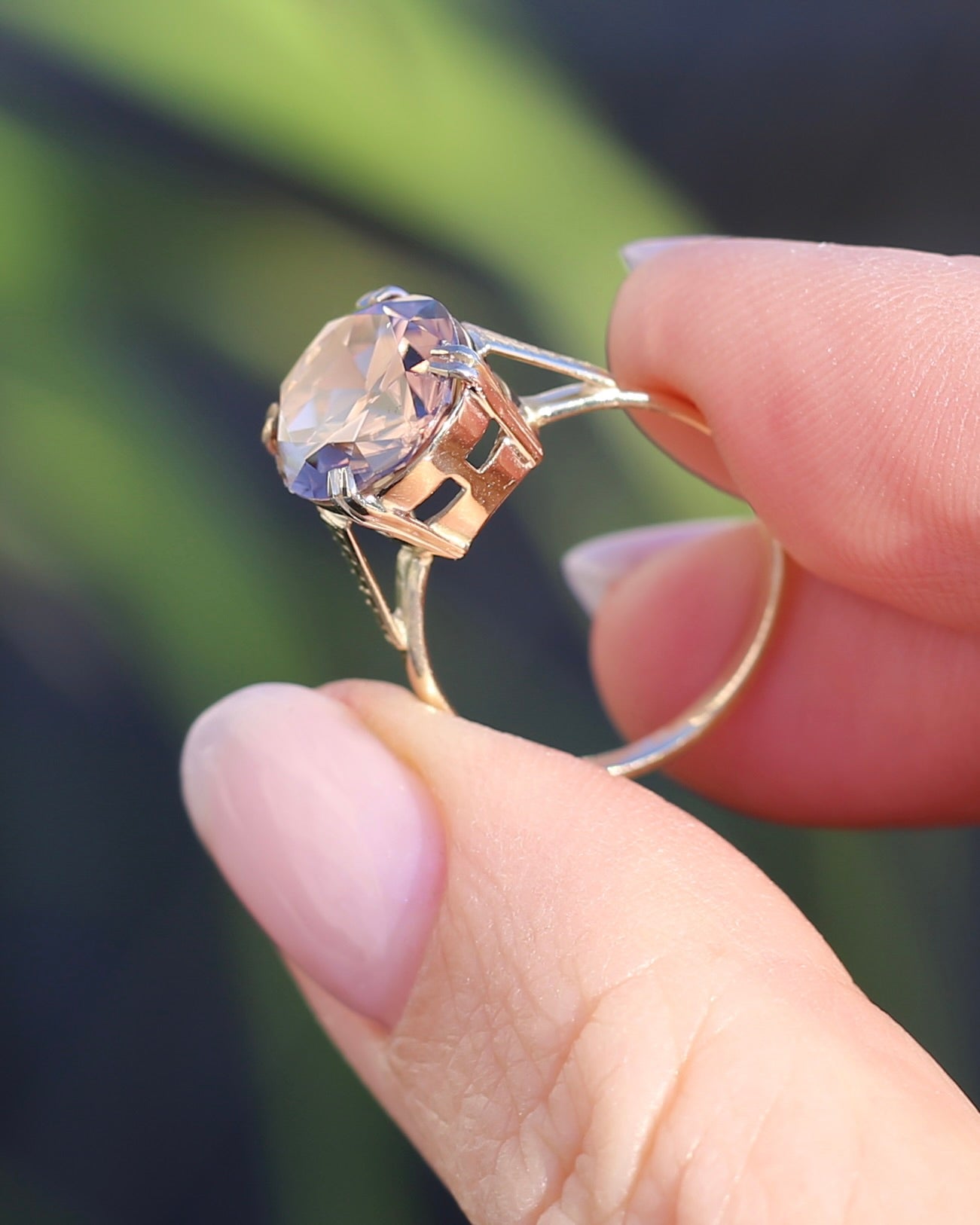 ON HOLD 7.9ct Mauve Damask Rose Oval Natural Zircon in Vintage 9ct Double Claw Ring, 9ct Yellow Gold, size M or 6.25, 3.59g