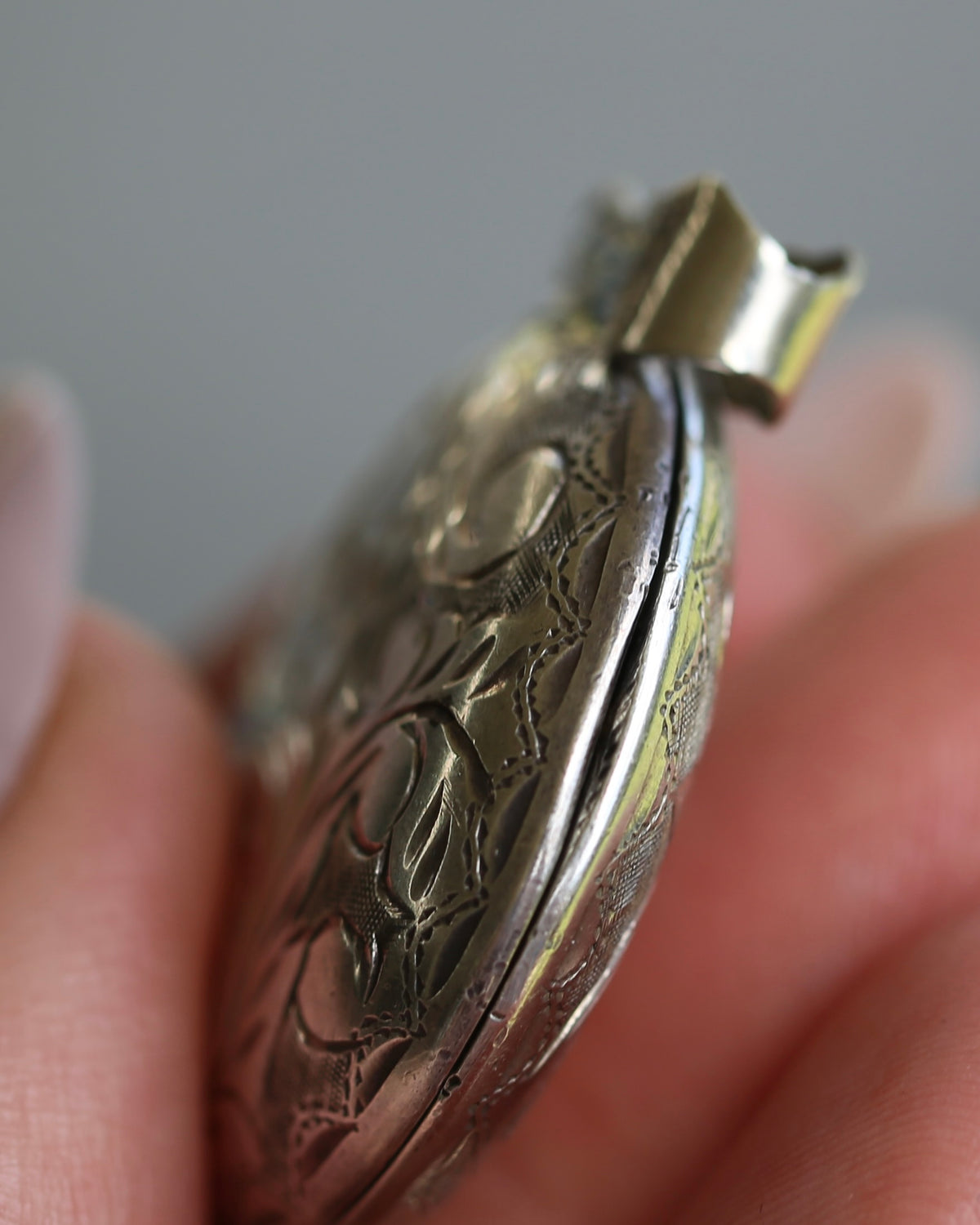 Vintage Hand Carved Round Locket, Thailand Sterling Silver, 11.59g, 33.4 x 30mm