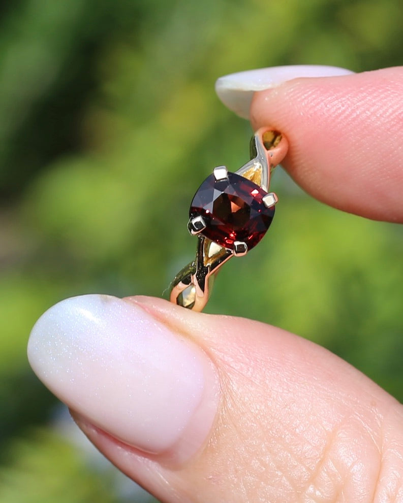 1.35ct Cushion Cut Deep Red Natural Spinel, 18ct Yellow Gold, size M1/2 or just under 6.5, 3.75g
