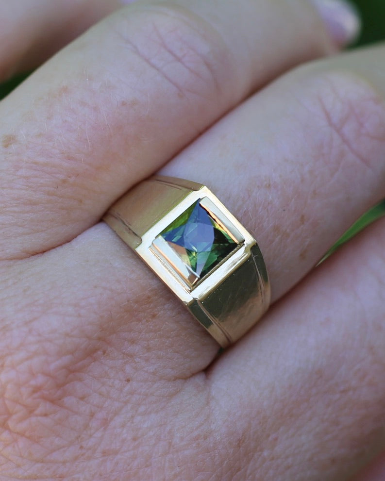 Circa 1950s 2.05ct Natural Unheated Parti Sapphire Signet Ring, 18ct Yellow Gold, size T1/2 or just under 10, 6.59g