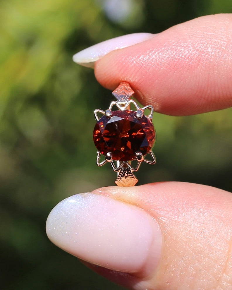 4ct Whisky Zircon in Vintage Old Rosey Gold Ring, 9ct Old Rosey Gold, size M or just over 6, 2.18g