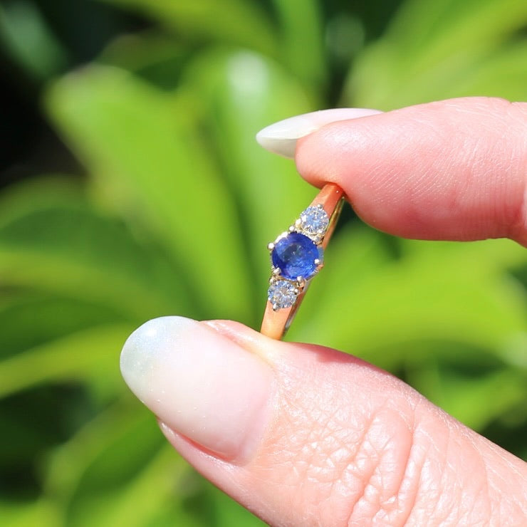 Bright Blue Natural Sapphire and Diamond Trilogy Ring, 18ct Yellow Gold, size K or 5.5