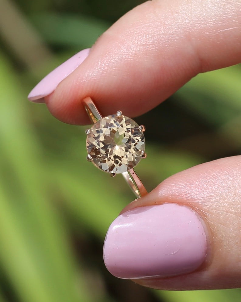2.5ct Round Natural Heliodor (Yellow Beryl), 6 Claw Set, 9ct Yellow Gold, size N1/2 or 7, 2.0g