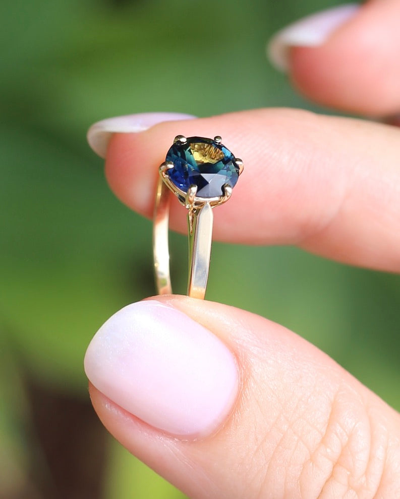 Vintage 2.44ct Blue Parti Ring, 14ct Yellow Gold, size O or 7.25, 2.49g with valuation