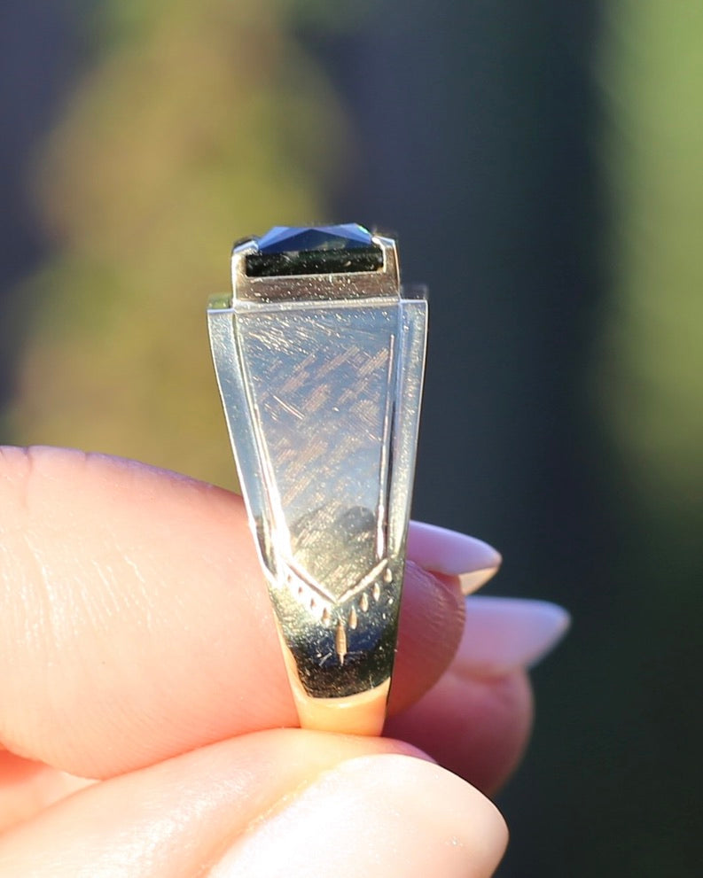 Circa 1950s 2.05ct Natural Unheated Parti Sapphire Signet Ring, 18ct Yellow Gold, size T1/2 or just under 10, 6.59g