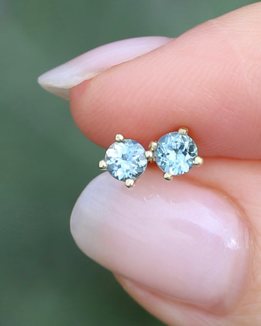 0.8ct Pale Blue Parti Sapphire Studs, 9ct Yellow Gold, 0.76g