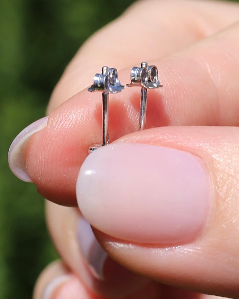 Cushion Shaped Illusion Set Round Cut Natural Diamonds, 9ct and 10ct White Gold, 1.05g