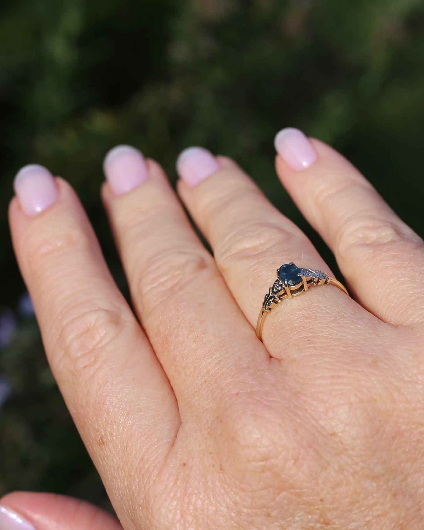 0.5ct Natural Green Parti Sapphire with Diamond Set Heart & Leaf Shoulders, 9ct Yellow Gold, size O1/2 or 7.5, 1.44g