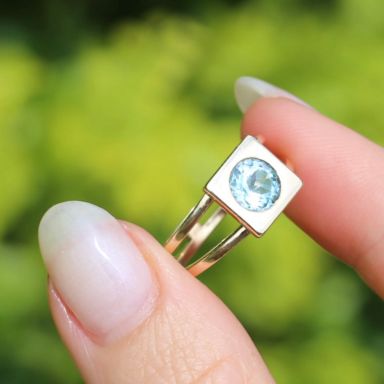 Bezel Set Square Face Blue Zircon Ring on Split Band, 9ct Yellow Gold, fits like size R or 8.5