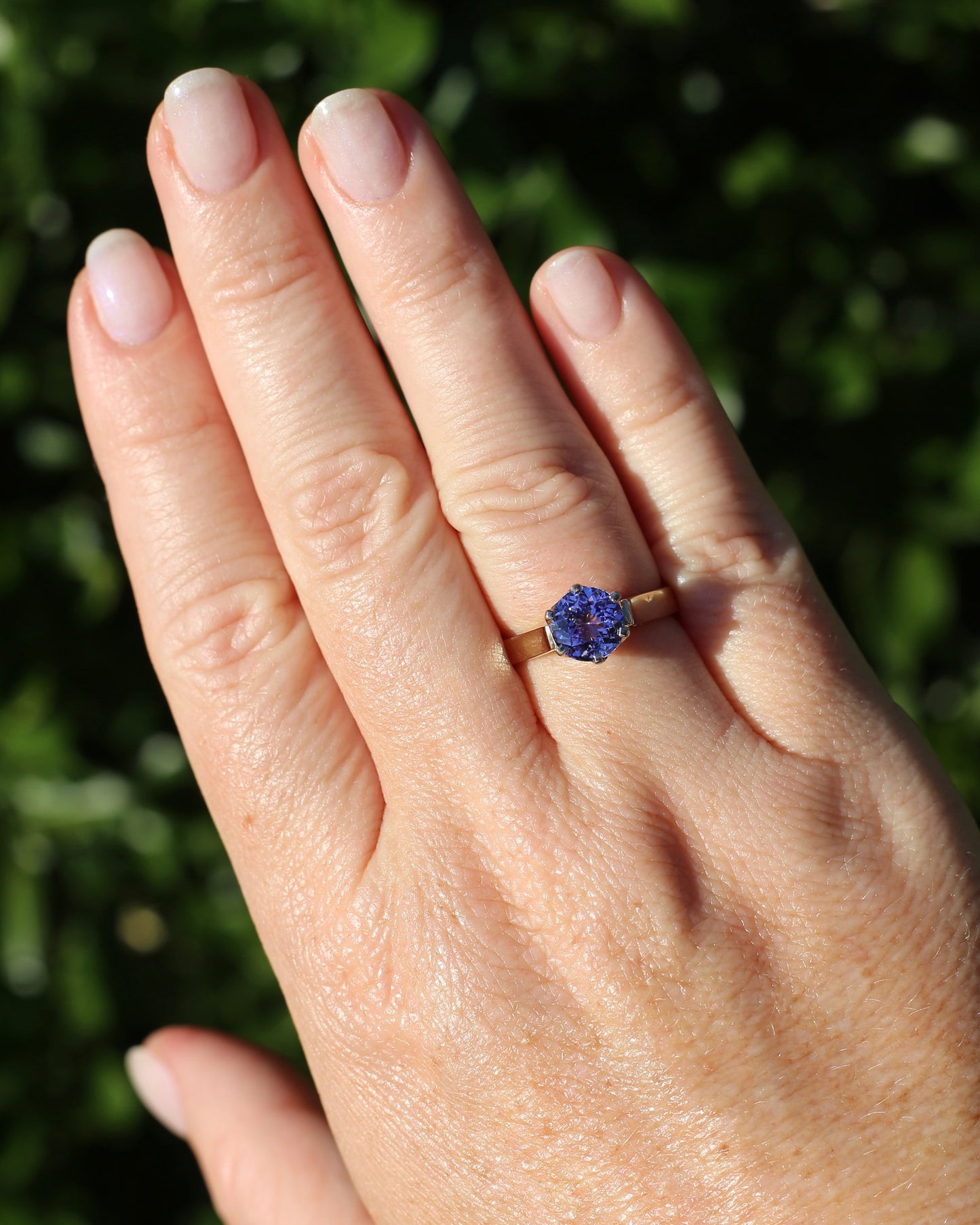 1.65ct Tanzanite in Vintage Mixed Metal 9ct White & Yellow Gold Ring, size Q1/2 or 8.25