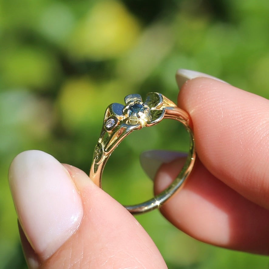 Unique Parti Sapphire and Diamond Flower Ring, 18ct Yellow Gold, size N or just over 6.5