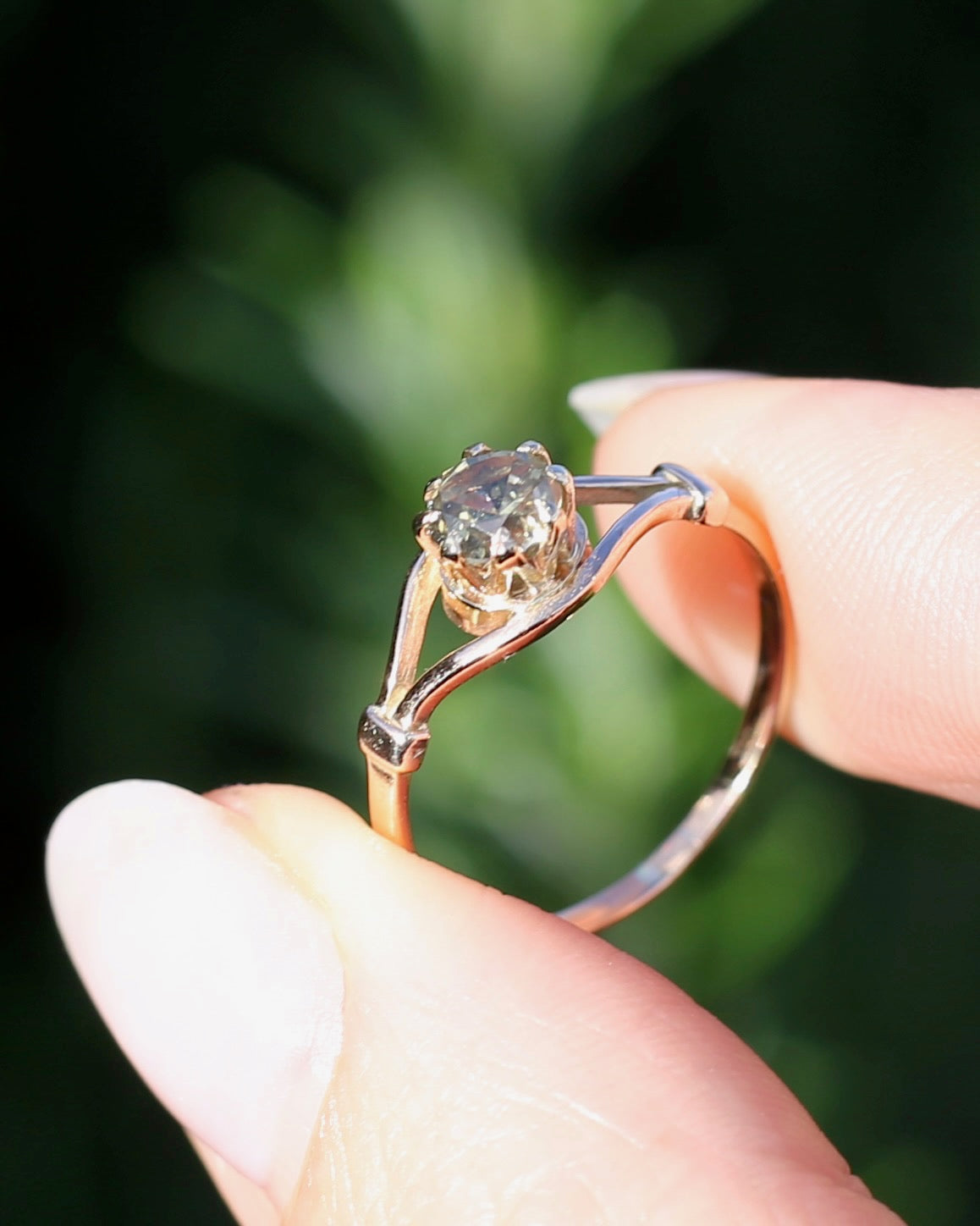 East African Green Zircon, Vintage 8 Claw Setting, Old Rosey Gold, size M1/2 or 6.5