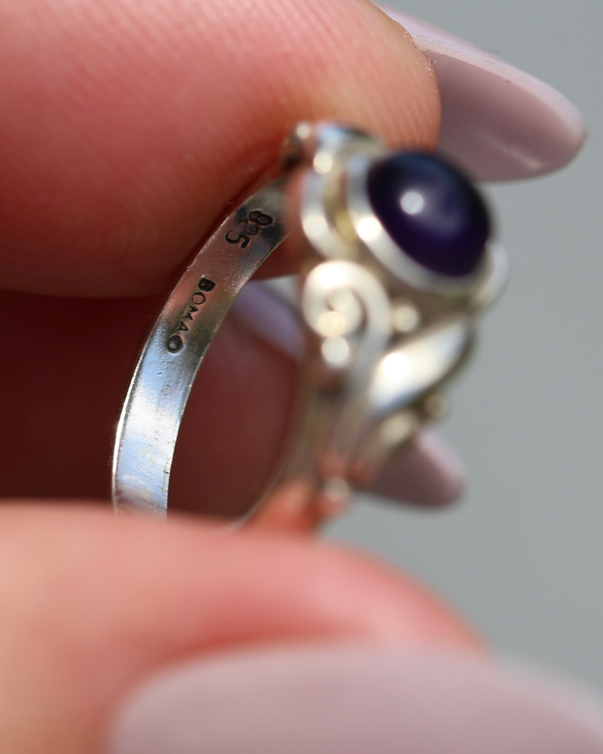 Amethyst Cabochon in Bezel Setting and Leaf & Swirl Surrounds, Sterling Silver, size J1/2 or 5, 3.38g