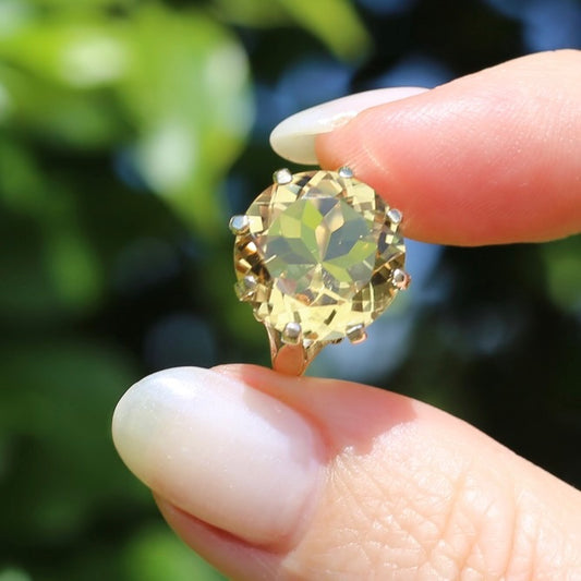 Vintage 1973 Made 8 Claw Round Citrine Cocktail Ring in, 9ct Yellow Gold, size 7.25 or O