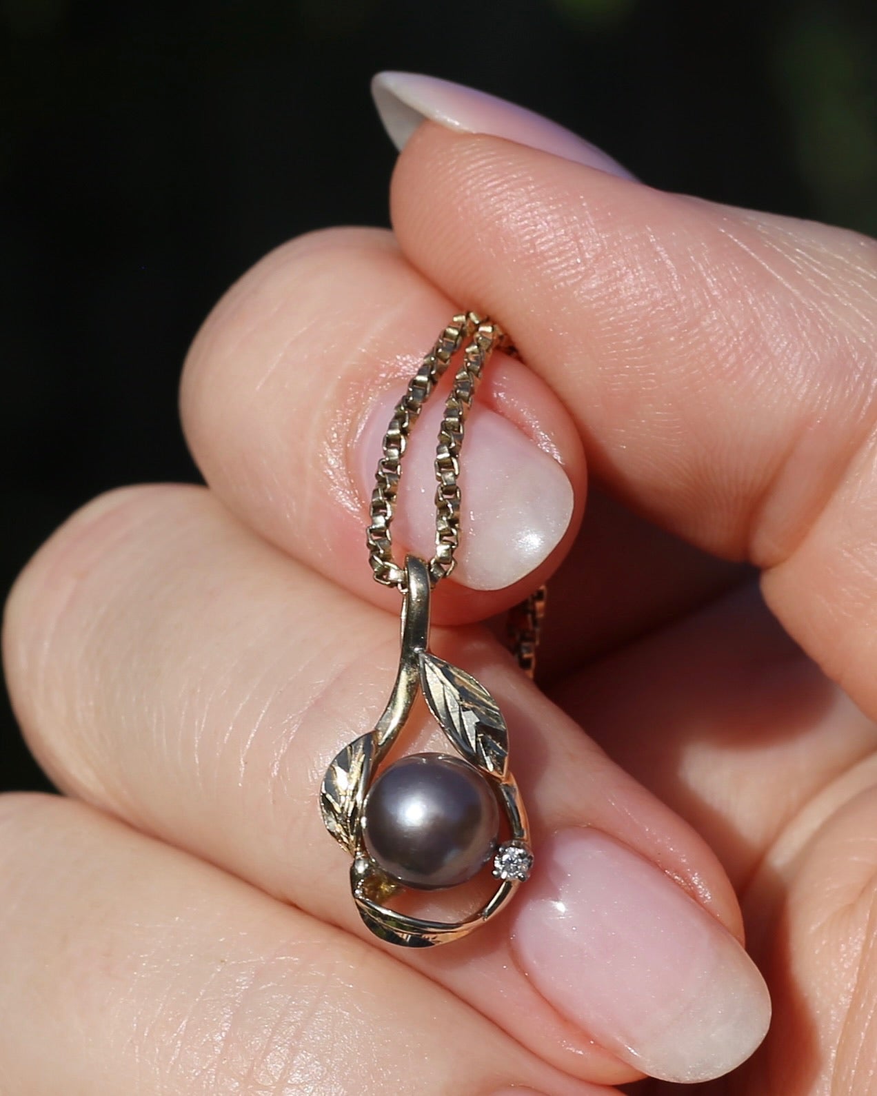 Grey Pearl, Diamond and Three Leaf Pendant, 14ct Yellow Gold, 1.61g