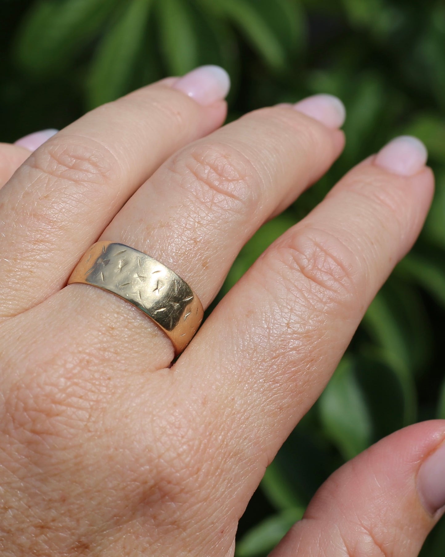 1977 London Made Wide Band with Diamond Cut Pattern, 9ct Yellow Gold, size W or 11 (fits more like a U-U1/2 due to width, 4.75g