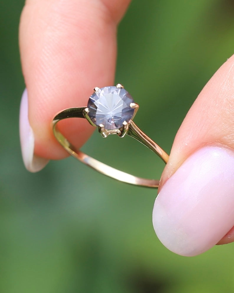 1.35 Lavender Grey Spinel Solitaire, 6 Claw setting, 9ct Yellow Gold, size 9.75 or just over T, 1.72g