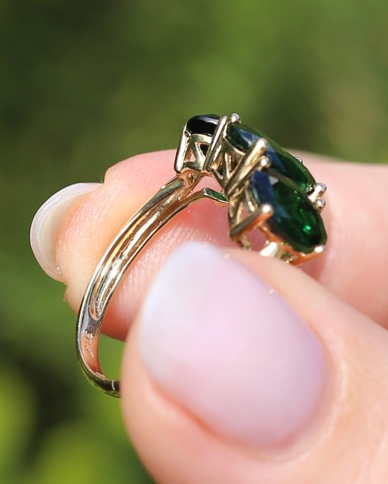 Glorious 5.18ct Tsavorite Green Garnet Trilogy Ring, 9ct Yellow Gold, size O1/2 or just over 7.25, 2.9g, with valuation
