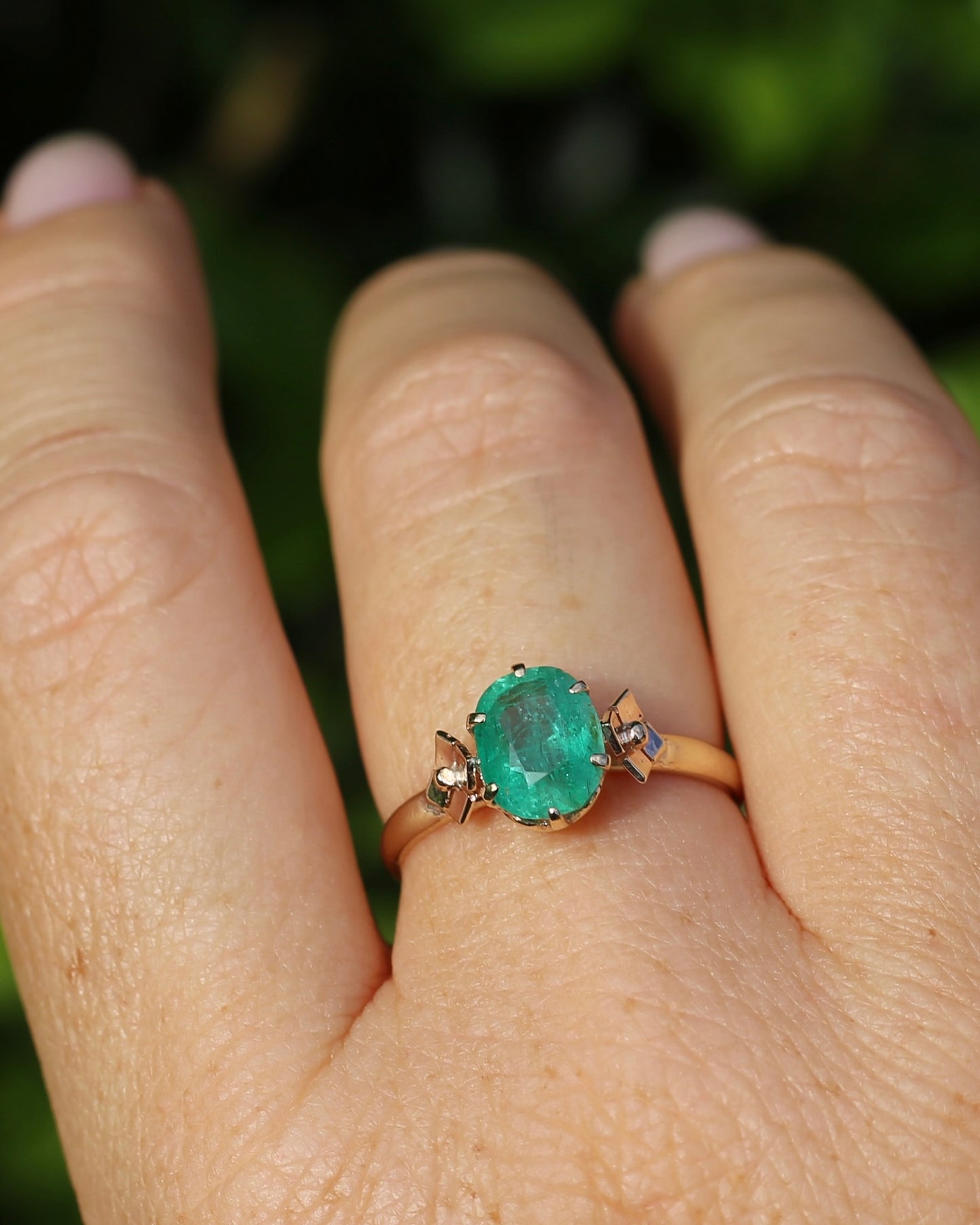 1.79ct Natural Untreated Oval Emerald in Circa 1960s 18ct Yellow Gold Claw Set Ring, 18ct Yellow Gold, size Q1/2 or 8.5, with Valuation