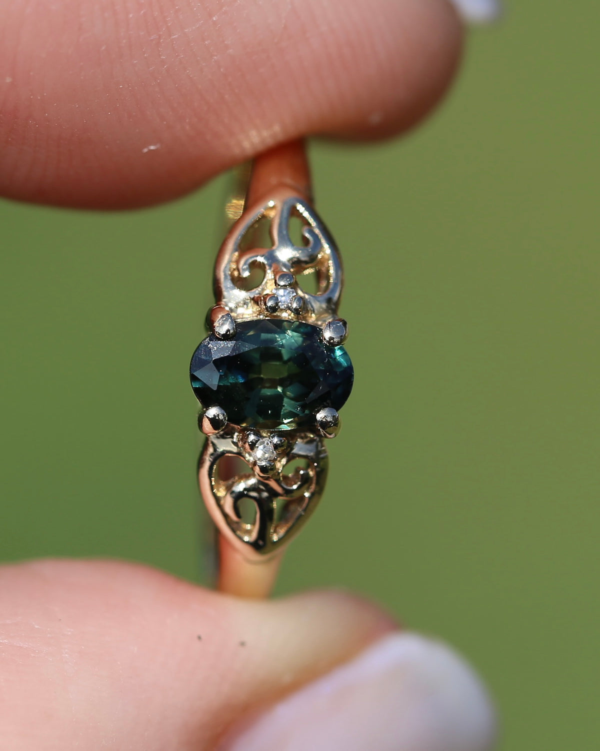 0.75ct Natural Teal Green Parti Sapphire with tiny Diamond Set Swirl Shoulders, 9ct Yellow Gold, size M1/2  or  just under 6.5, 1.44g