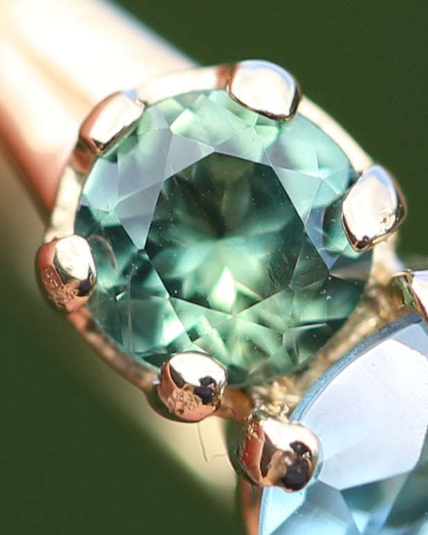 1.65ct Blue Zircon and 0.97ct Parti Sapphire Trilogy, 9ct Yellow Gold, size R1/2 or 8.75