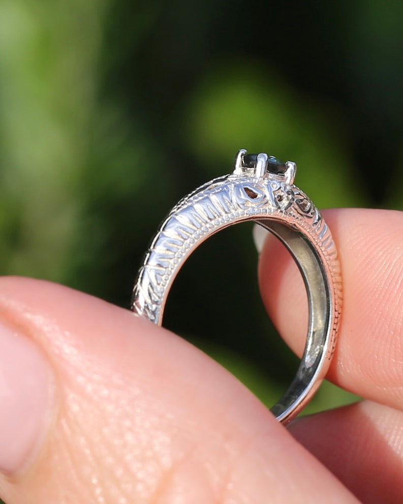 0.4ct Parti Sapphire Solitaire, Silver Filigree Ring, size N1/2 or 7, 2.6g