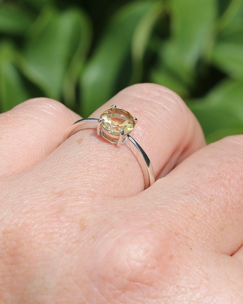 1.05ct Citrine Solitaire, Sterling Silver, size Q1/2 or just under 8.5, 2.0g