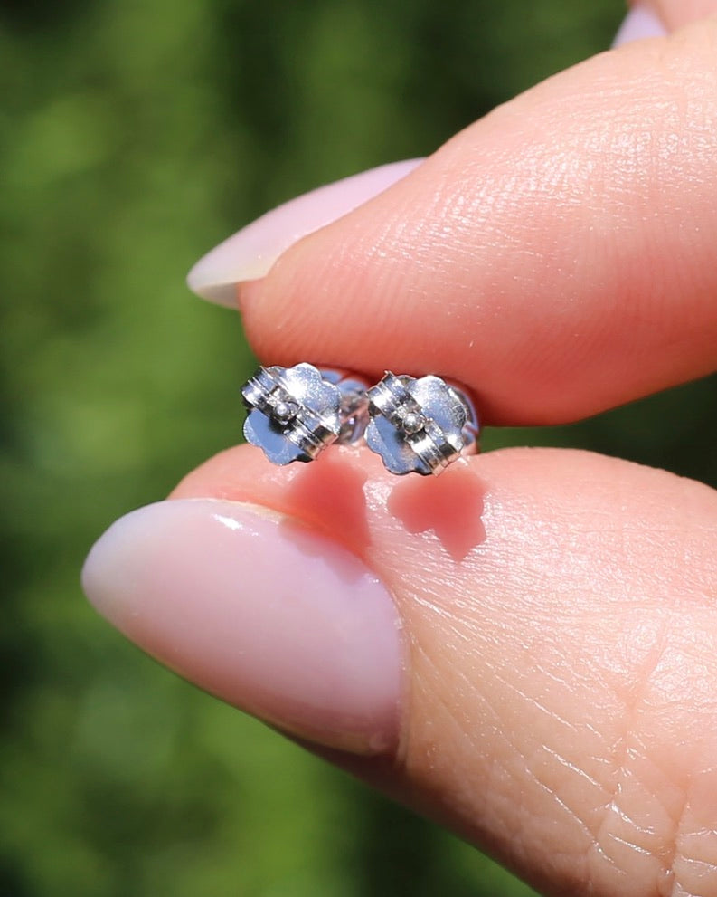 Cushion Shaped Illusion Set Round Cut Natural Diamonds, 9ct and 10ct White Gold, 1.05g