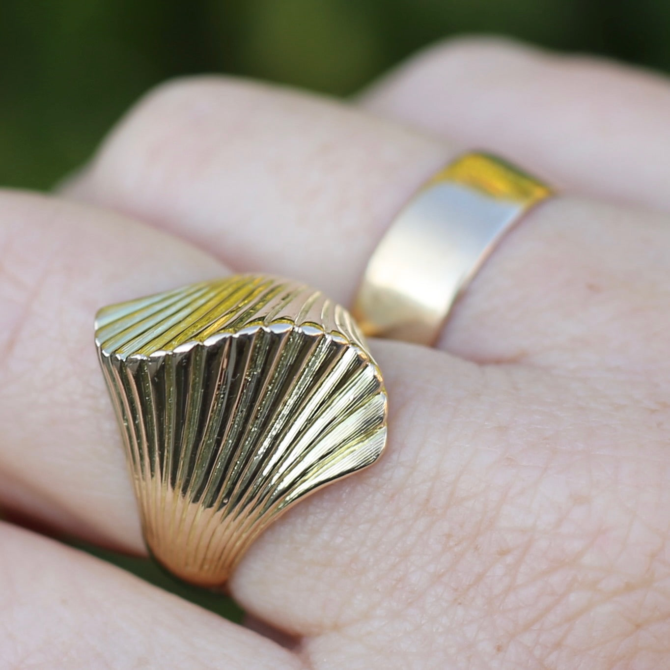 Mid Century Modernist 14ct Gold Sculptured Shell or Fan Ring, size R or 8.5 (maybe fits a bit bigger)