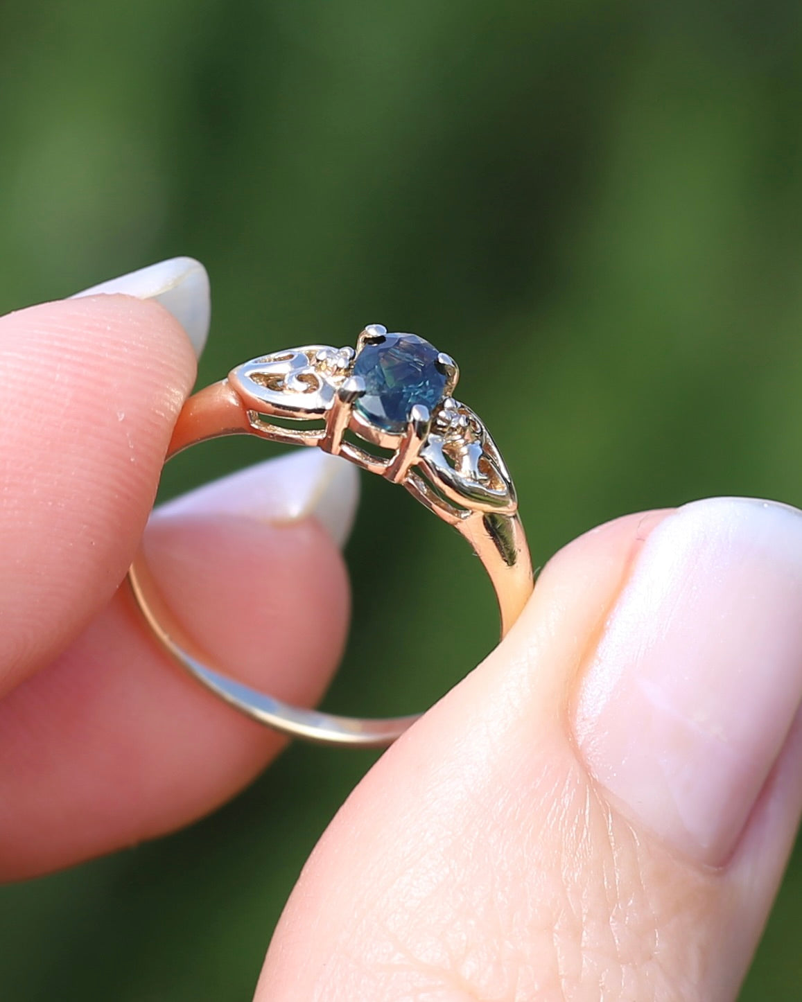 0.75ct Natural Teal Green Parti Sapphire with tiny Diamond Set Swirl Shoulders, 9ct Yellow Gold, size M1/2  or  just under 6.5, 1.44g