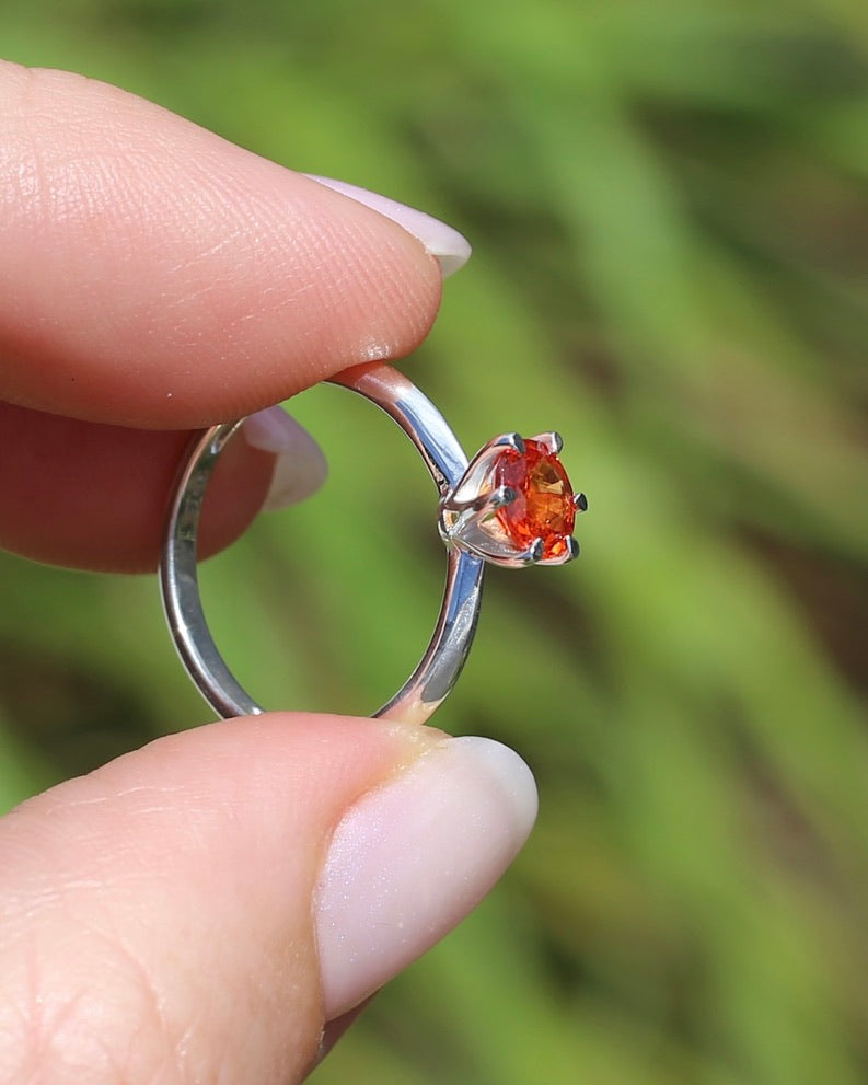 0.85ct Natural Orange Sapphire in 6 Claw Solitaire Ring, Sterling Silver, size N or 6.75, 1.87g