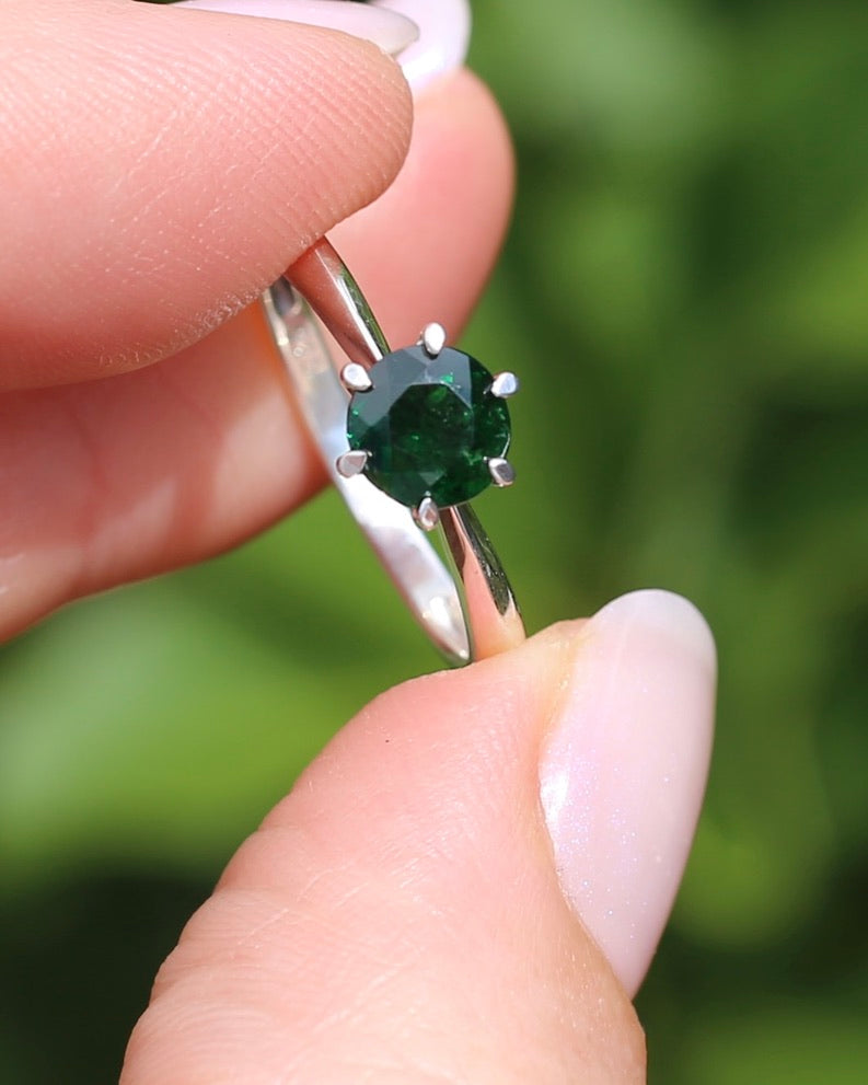 1.1ct Tsavorite Green Garnet in 6 Claw Solitaire Ring, Sterling Silver, size N or 6.75, 1.85g