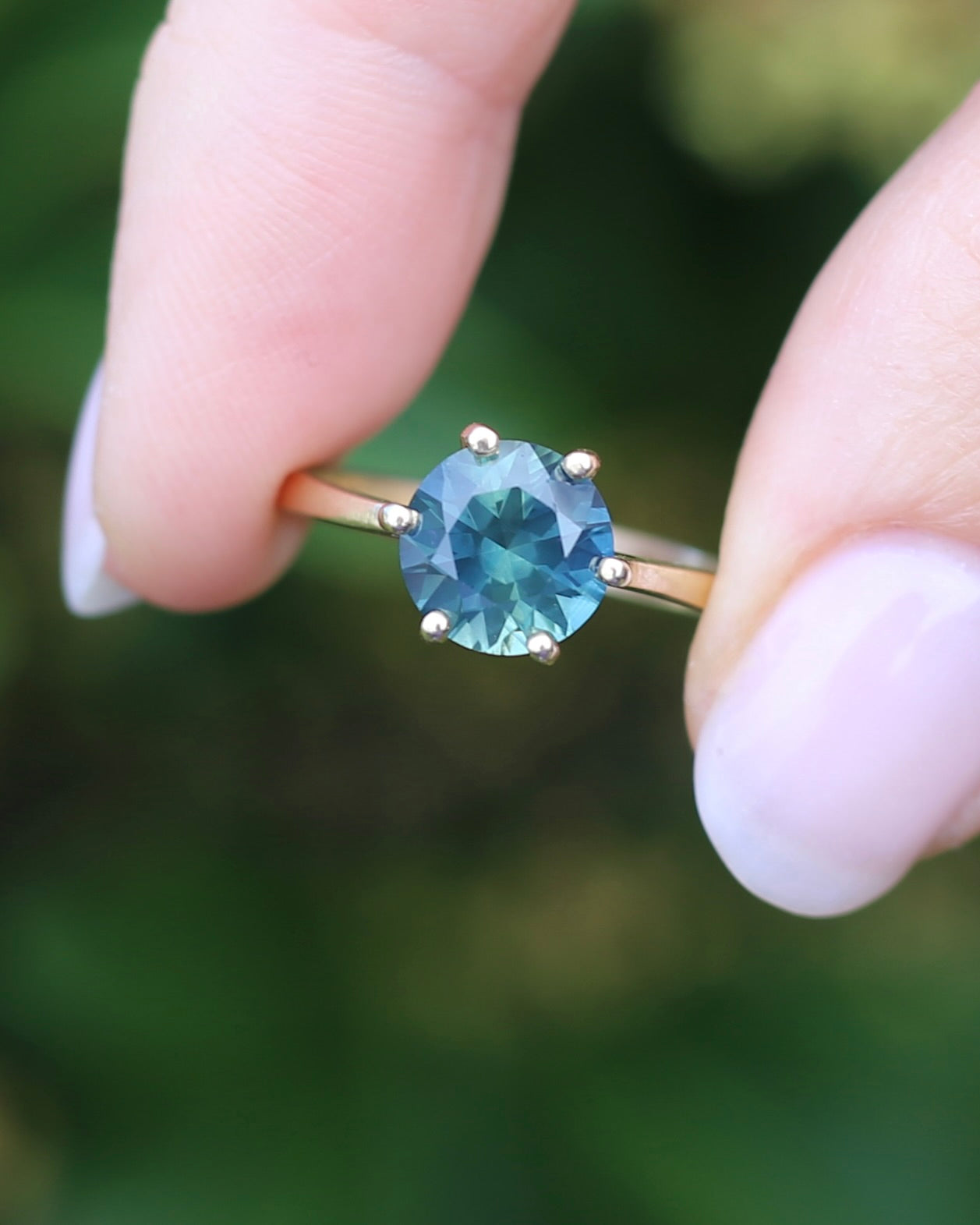 2.95ct Unheated Parti Sapphire Solitaire, 9ct Yellow Gold, size O or 7.5, 3.05g