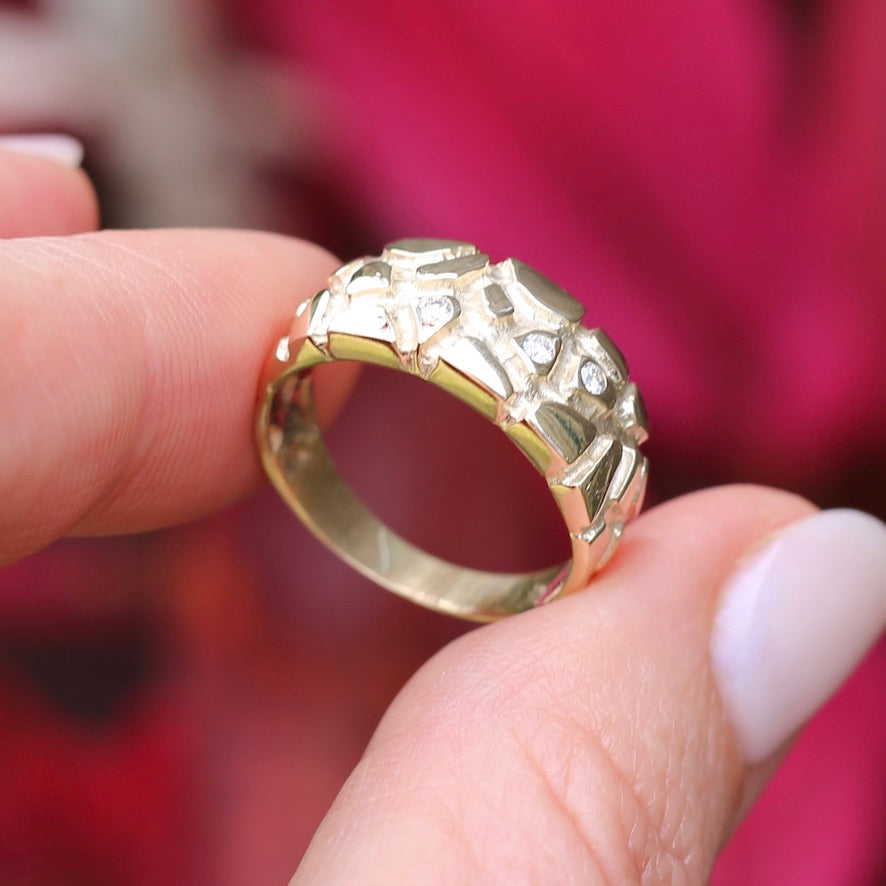 Mid Century Inspired Cobblestone and Diamond Ring, 9ct yellow gold, size R or just bigger than 8.5