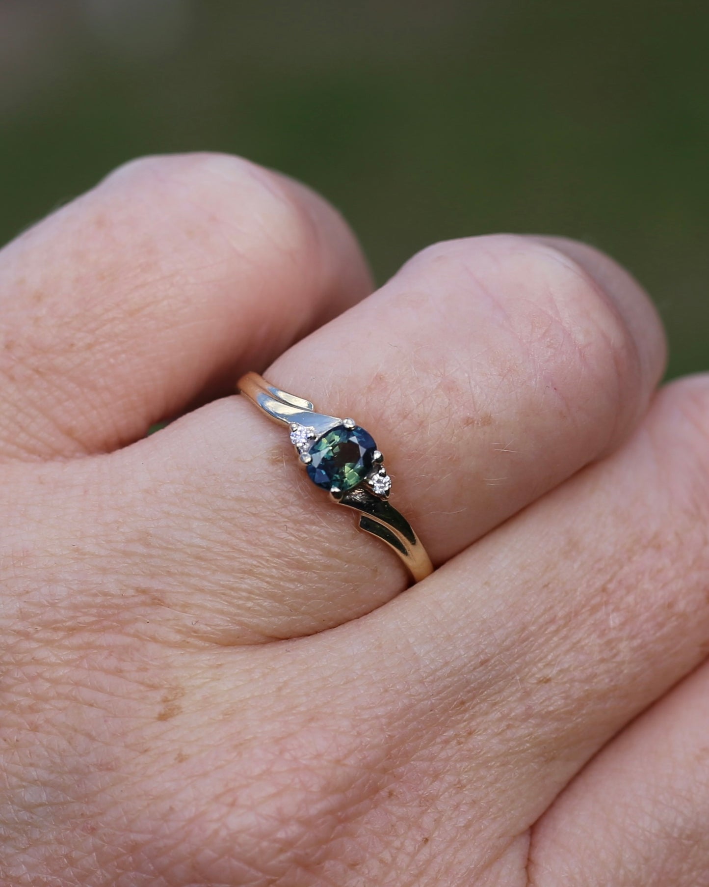 0.5ct Parti Sapphire with Diamond Side Stones, 9ct Yellow Gold, size O or 7.25, 1.48g