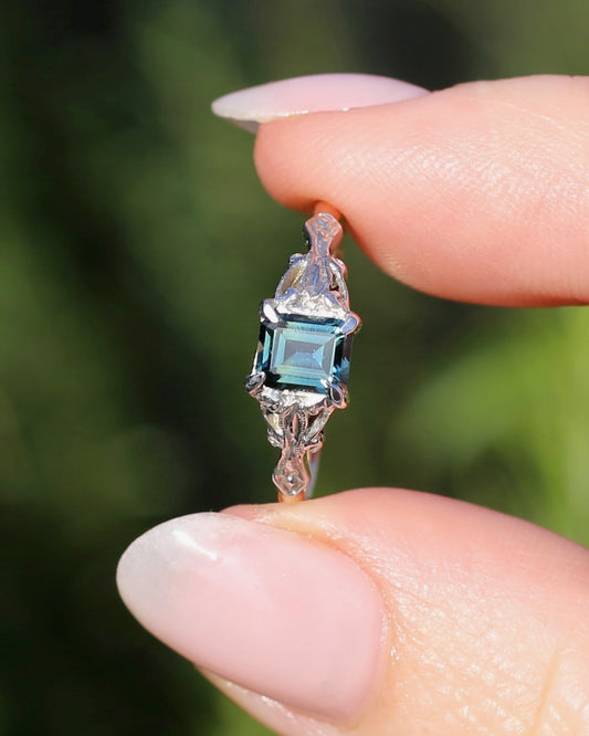 0.845ct Emerald Cut Teal Australian Sapphire in Vintage Setting, 9ct Yellow and White Gold, size Q1/2 or 8.25, 2.27g