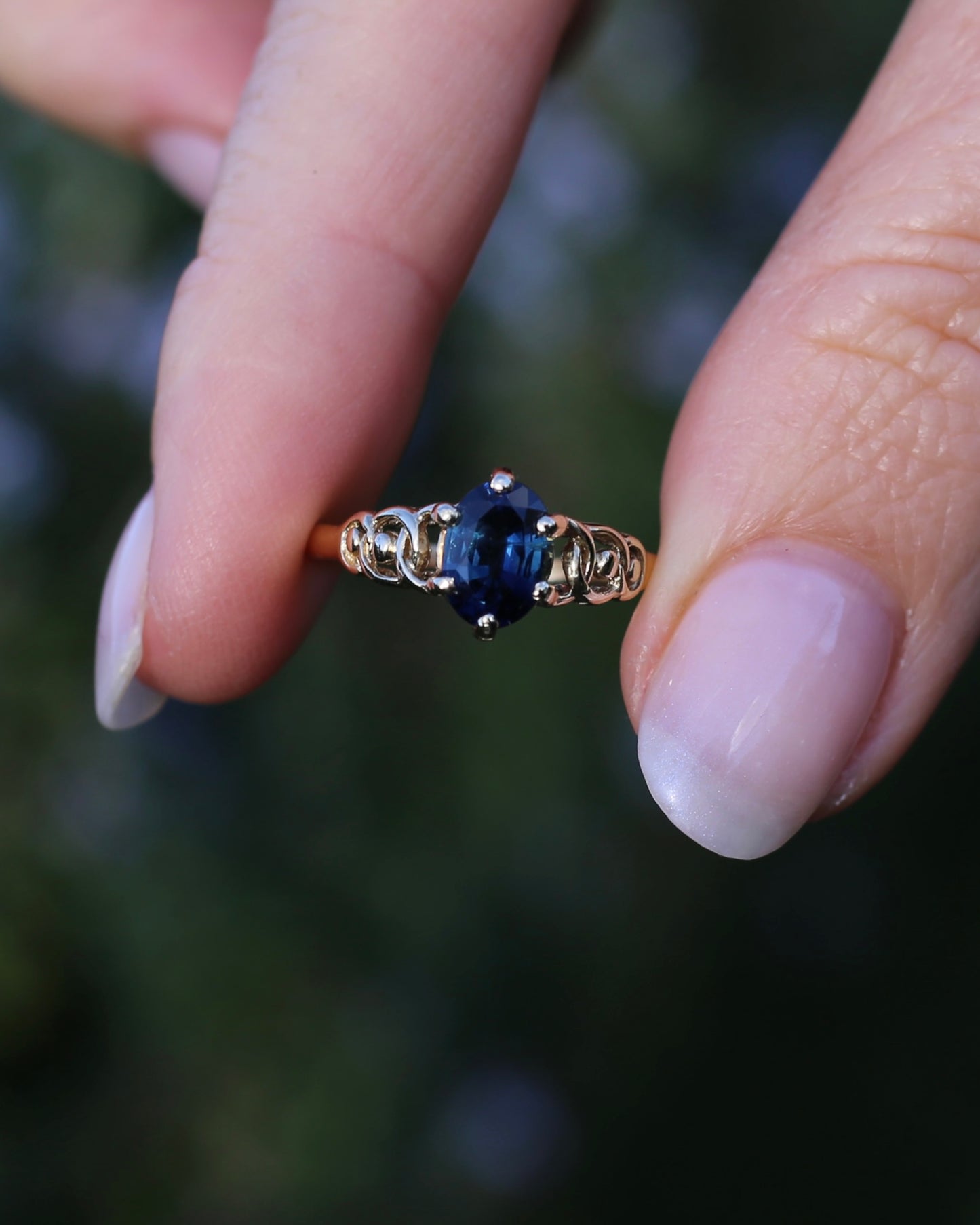 1.5ct Natural Australian Sapphire in 6 Claw Set Ring with Rope Detail Shoulders, 9ct Yellow Gold, size 8 or Q, 1.79g