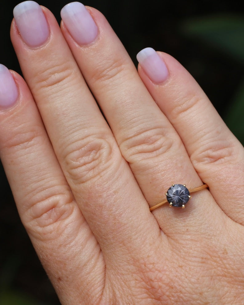 1.35 Lavender Grey Spinel Solitaire, 6 Claw setting, 9ct Yellow Gold, size 9.75 or just over T, 1.72g