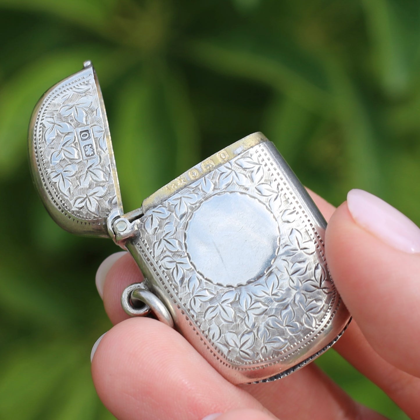 Antique Silver Vesta Case 1913, With Leaf Design and Plain Panel 10.22g